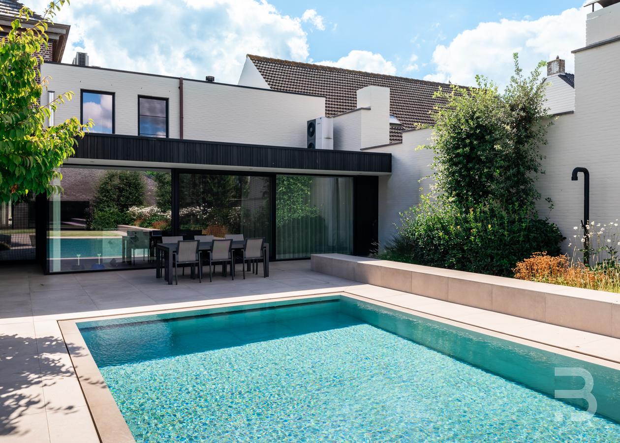 Afbeelding project Bouwkundig overloopzwembad | keramische tegel